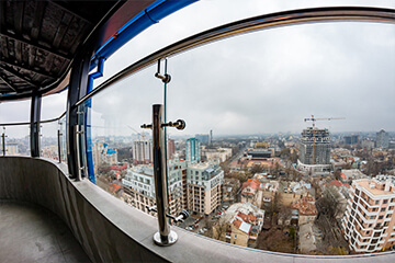 Стеклянное ограждение балкона подробнее... Стеклянное ограждение балкона